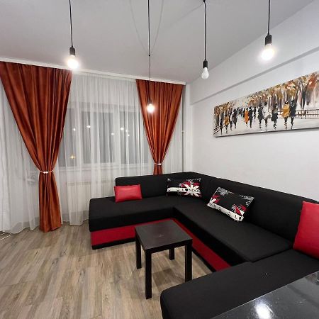 First Studio Bukares Bagian luar foto