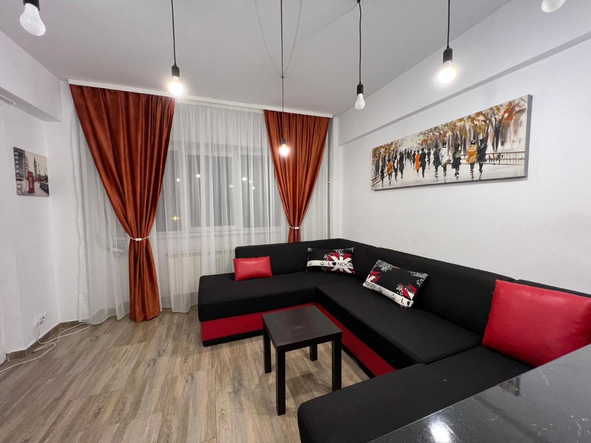 First Studio Bukares Bagian luar foto