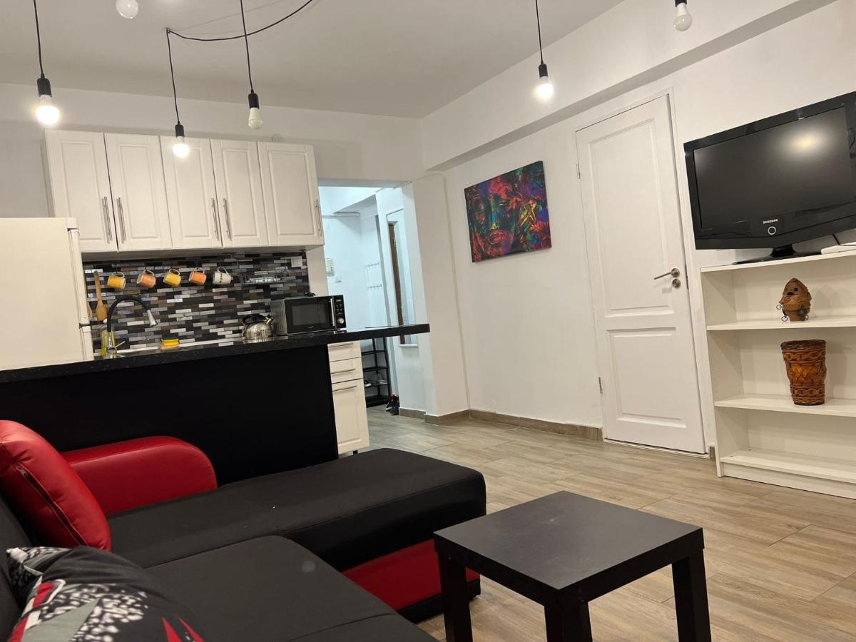 First Studio Bukares Bagian luar foto